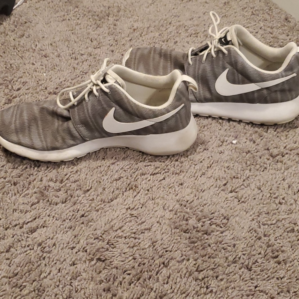 Nike Rosh - Picture 2 of 3